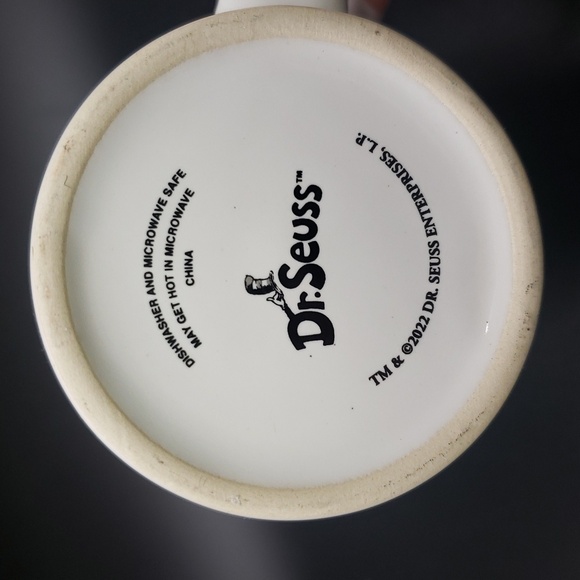 Dr. Seuss Cat in the Hat NWOT 2022 Valentine's Day Mug - Picture 3 of 5